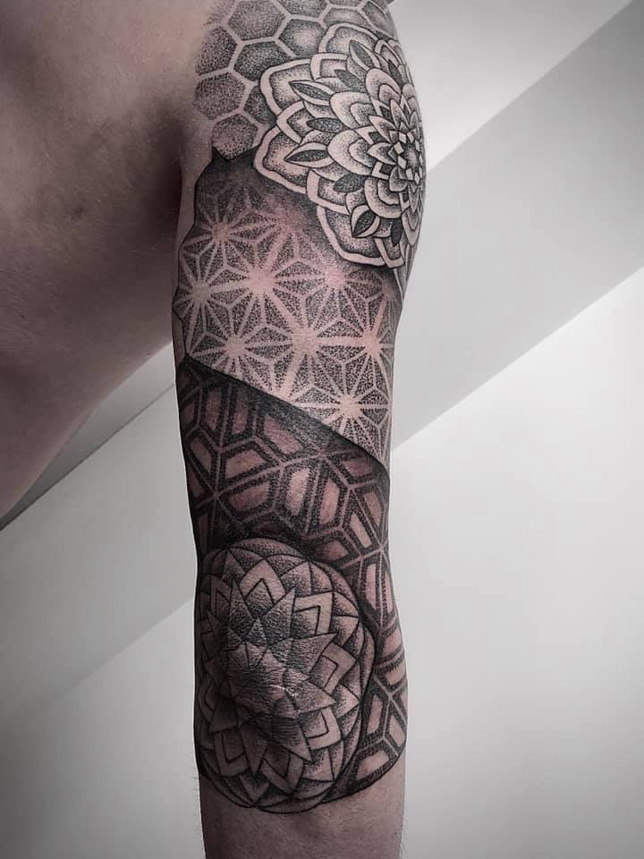 Geometric sleeve