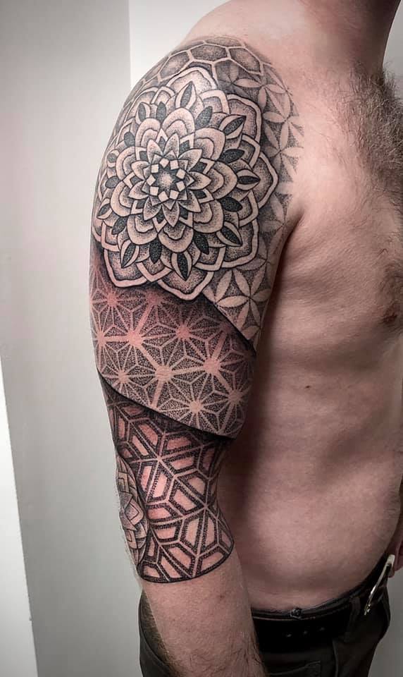 Geometric sleeve