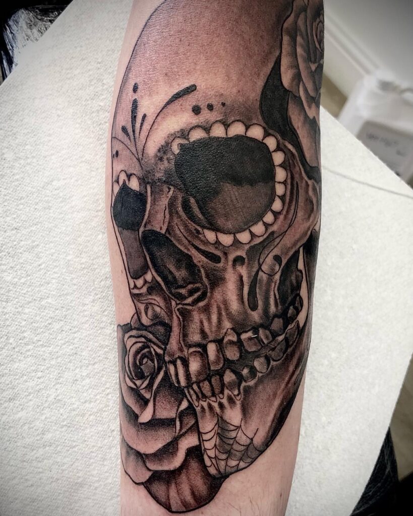 Calaveras skull and Rose