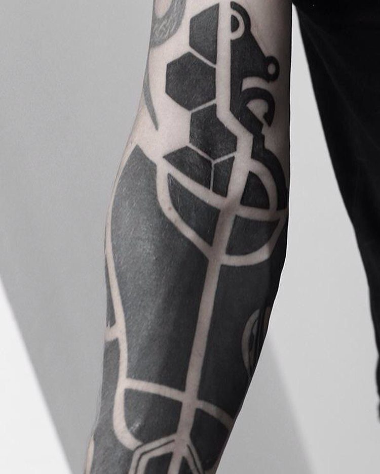 Geometric sleeve