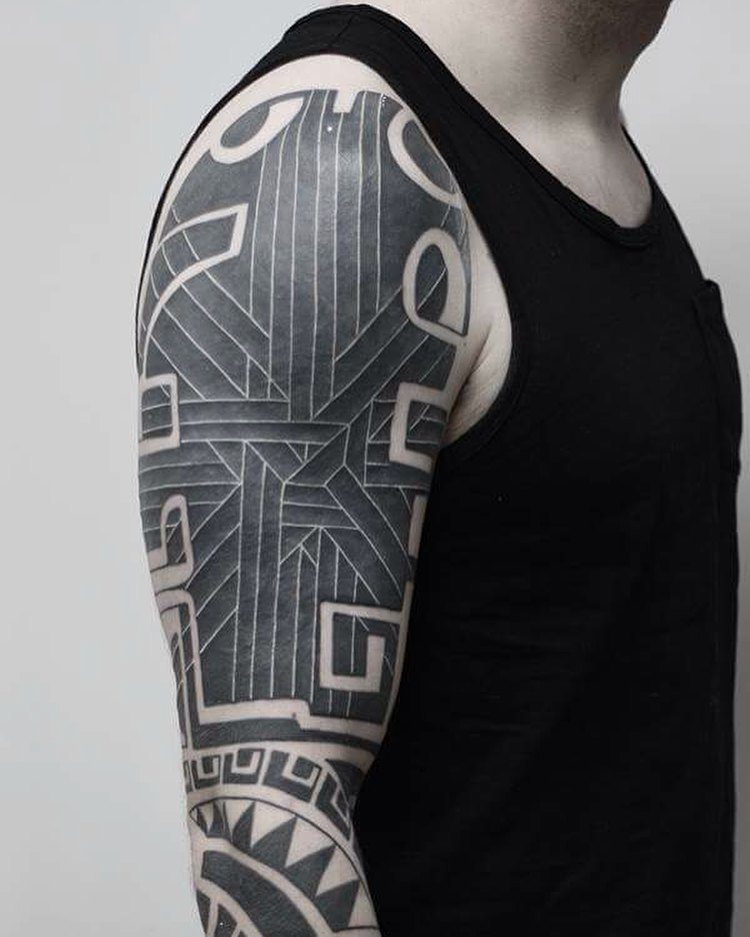 Geometric sleeve