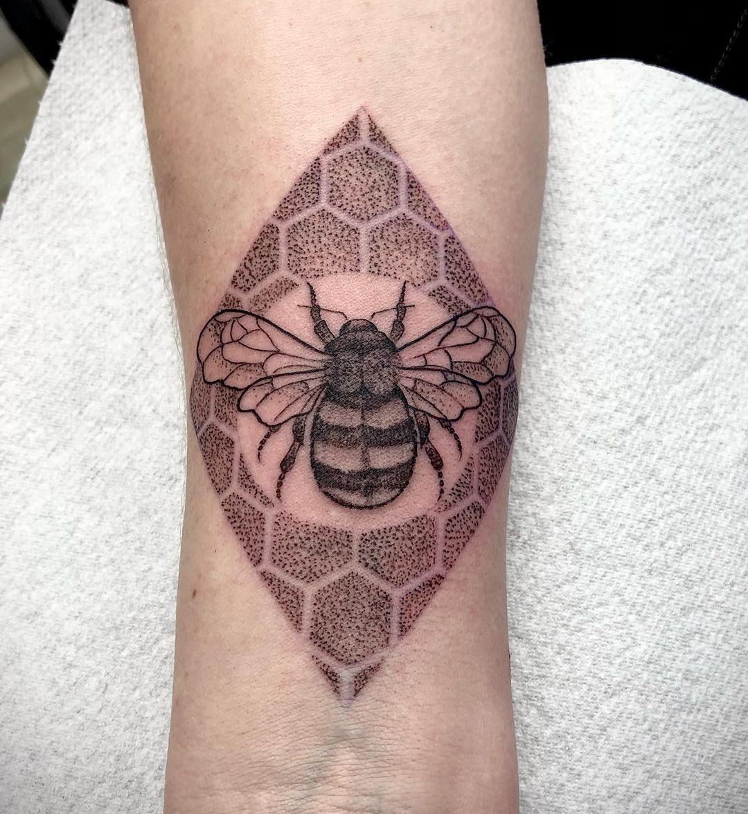 Geometric Honeycomb Bumblebee