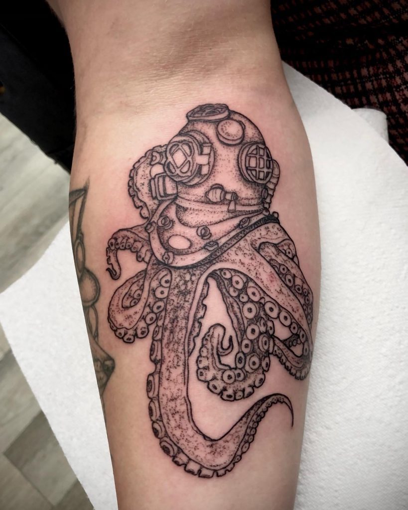 Octopus diving tattoo