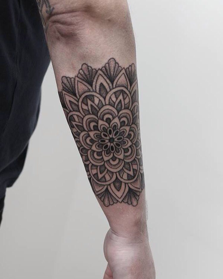 Thinking of Getting a Sacred Geometry Tattoo? 3 Geometric tattoo designed to follow the shape of the body